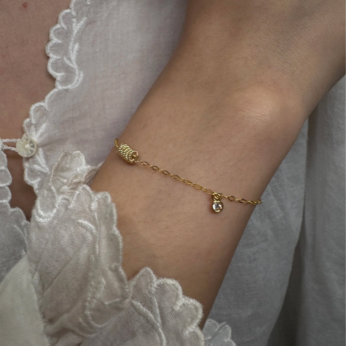 Exquisite S925Pure Silver American Made Gold-Plated Plain Circle Bracelet with Dynamic Craftsmanship, Light Luxury High-End Design