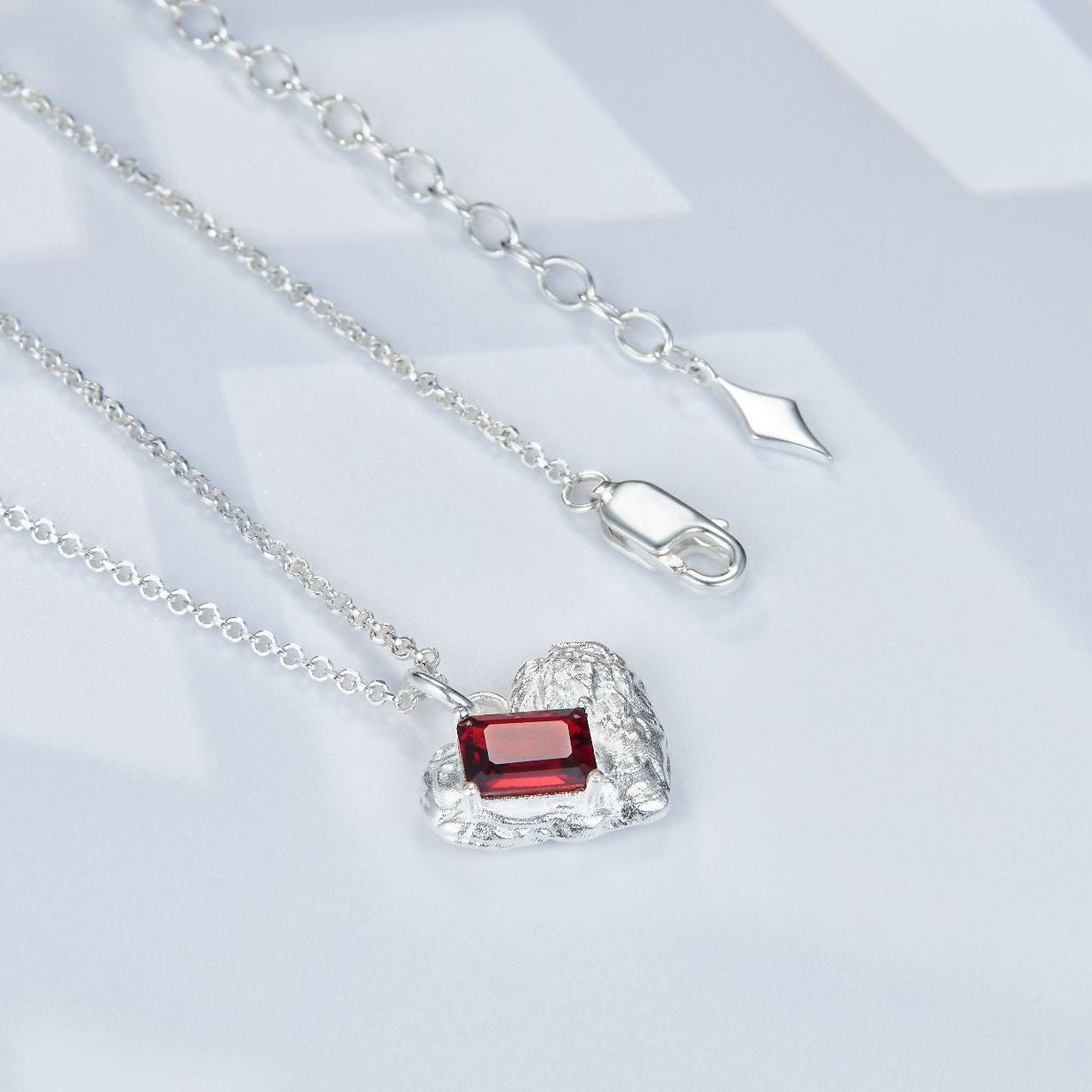 Whole Body S925Pure Silver Necklace Ancient Tin Foil Pattern Design Inlaid with Garnet Heart Shaped Bright Silver Light Luxury Pendant for Women