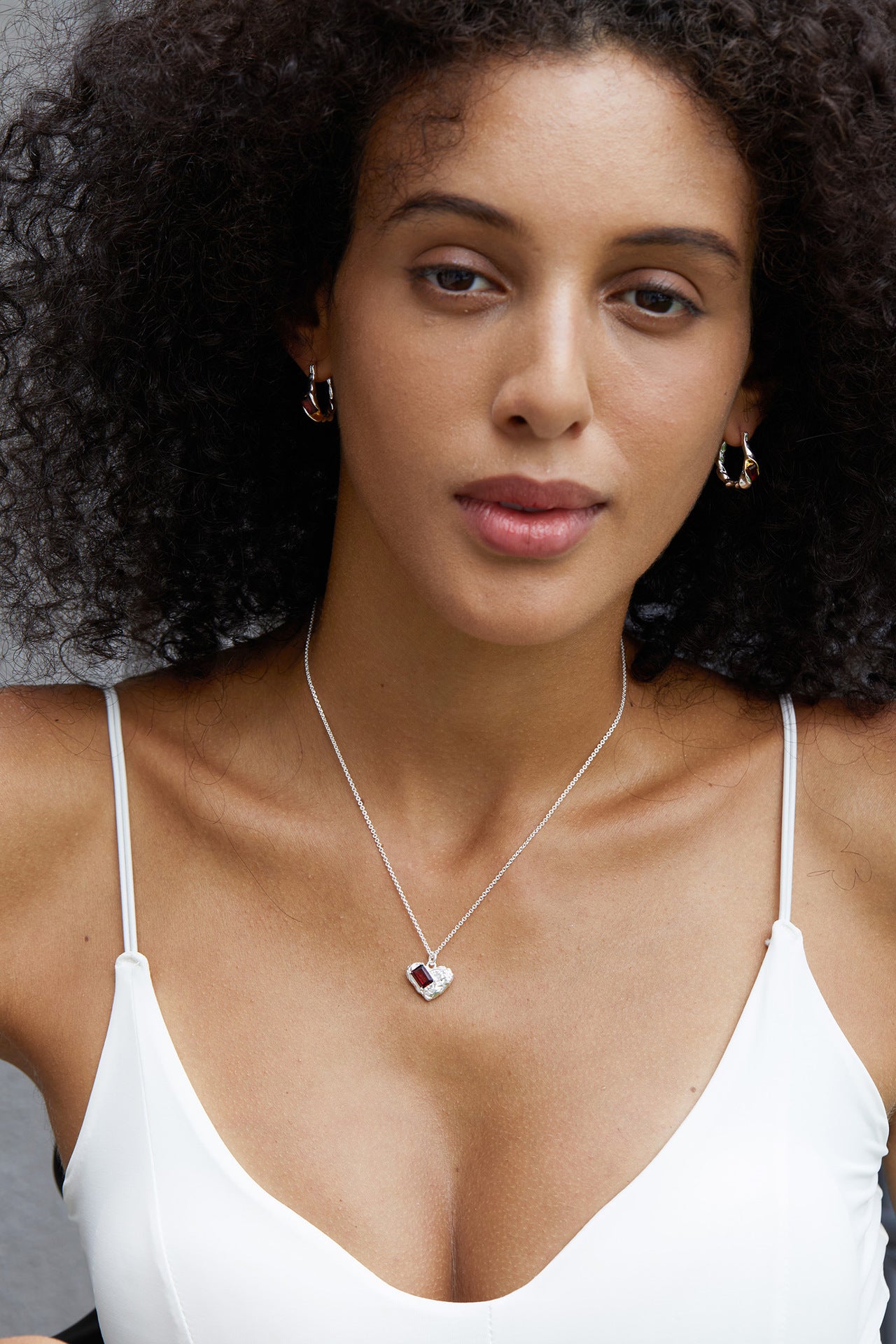 Whole Body S925Pure Silver Necklace Ancient Tin Foil Pattern Design Inlaid with Garnet Heart Shaped Bright Silver Light Luxury Pendant for Women