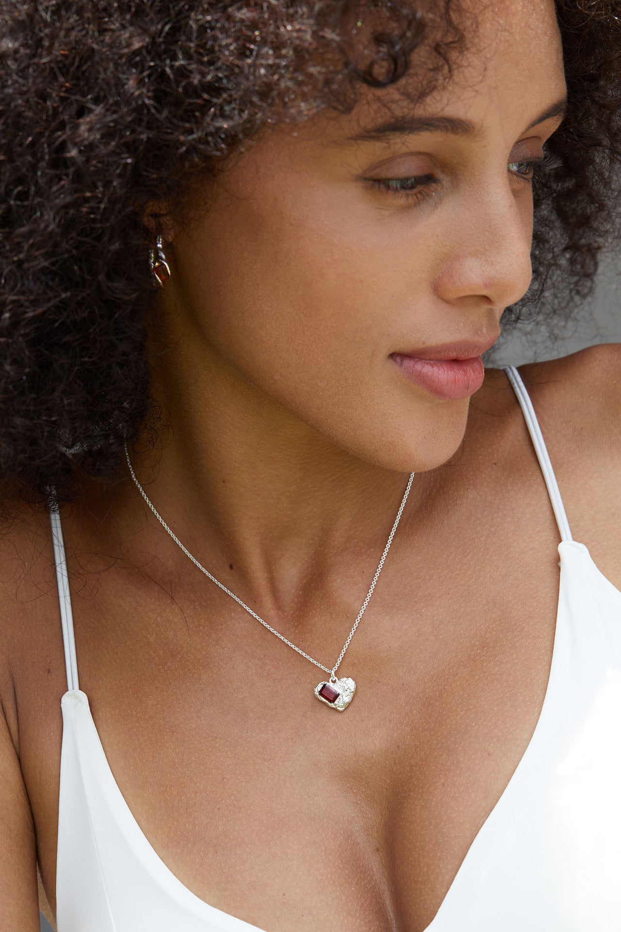 Whole Body S925Pure Silver Necklace Ancient Tin Foil Pattern Design Inlaid with Garnet Heart Shaped Bright Silver Light Luxury Pendant for Women