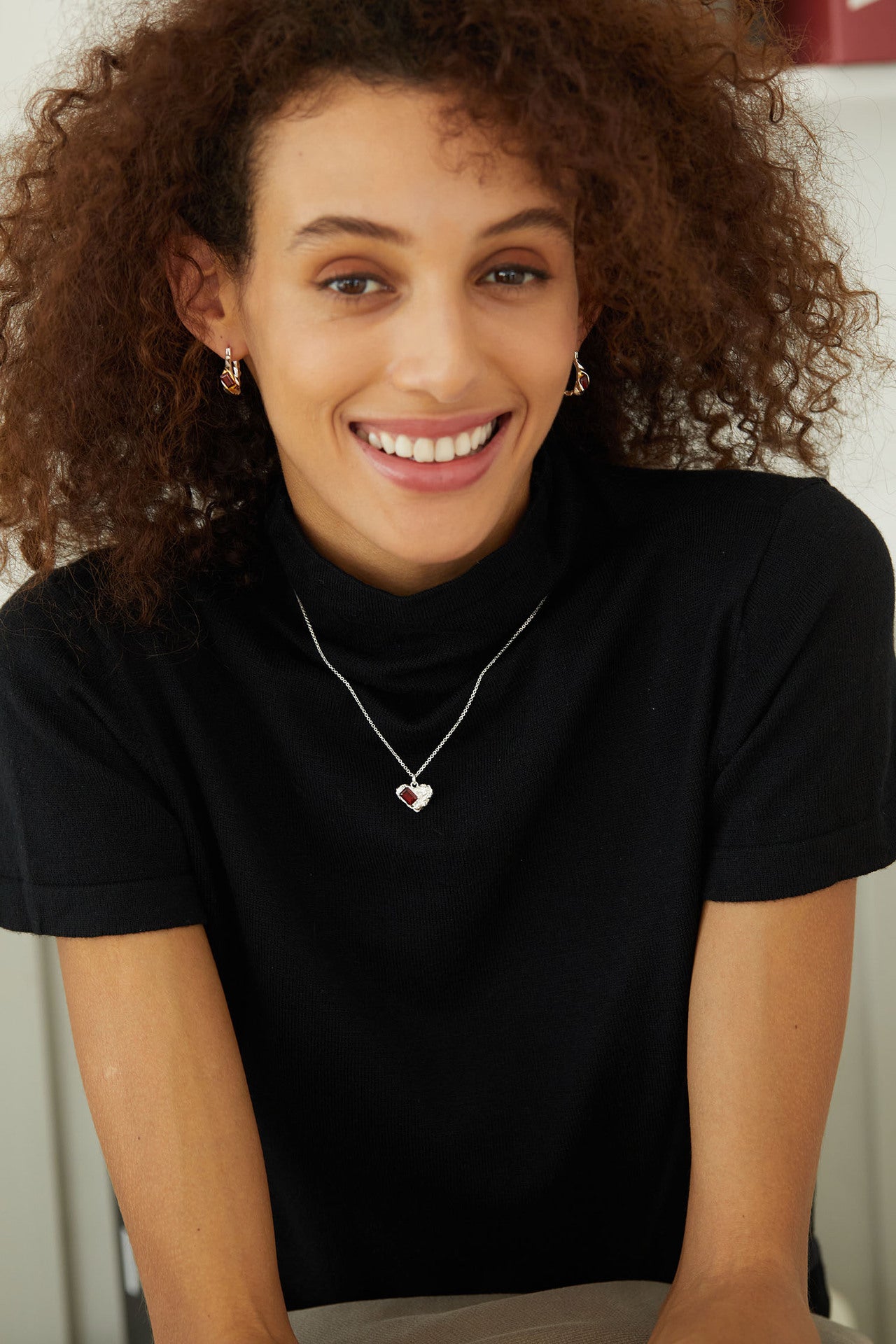 Whole Body S925Pure Silver Necklace Ancient Tin Foil Pattern Design Inlaid with Garnet Heart Shaped Bright Silver Light Luxury Pendant for Women