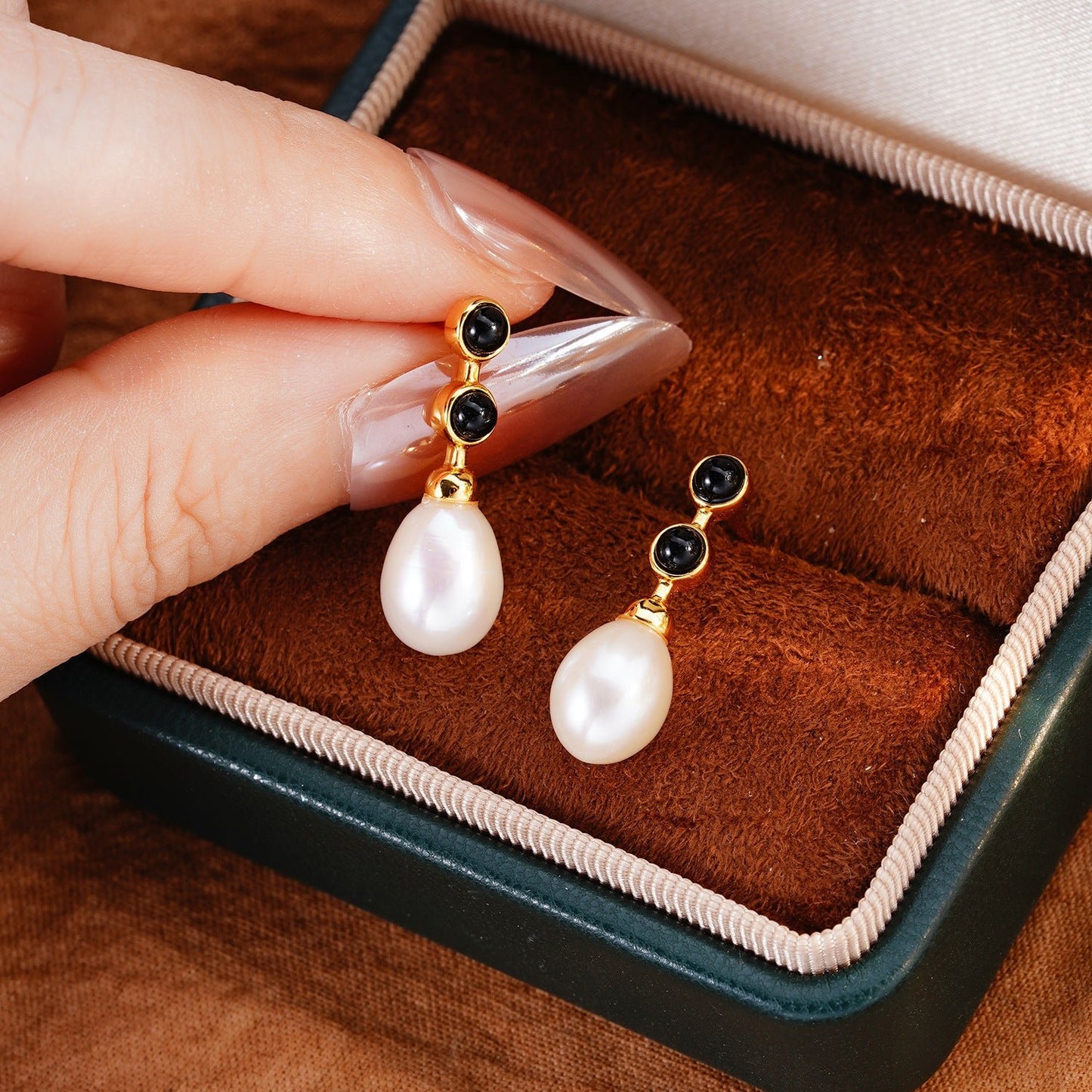 S925Silver Natural Freshwater Pearl Earrings Black Onyx Light Luxury Design Earrings Simple Versatile