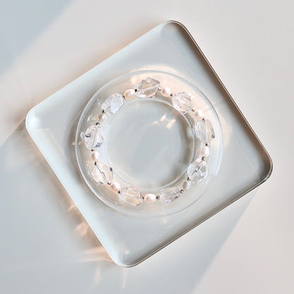 Браслет из бразильского прозрачного кварца и жемчуга – украшение из натуральных кристаллов для очищения и эмоционального исцеления.