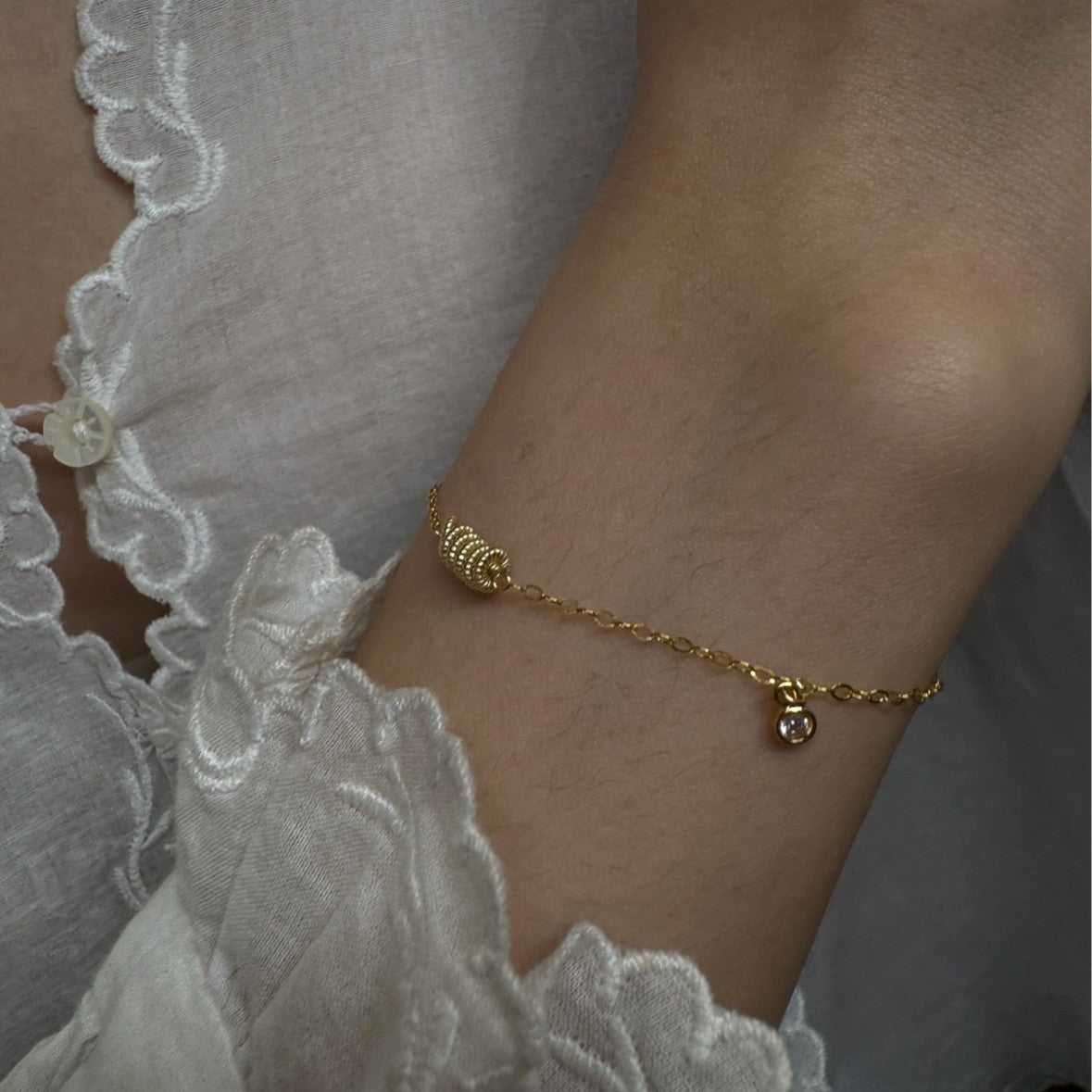 Exquisite S925Pure Silver American Made Gold-Plated Plain Circle Bracelet with Dynamic Craftsmanship, Light Luxury High-End Design