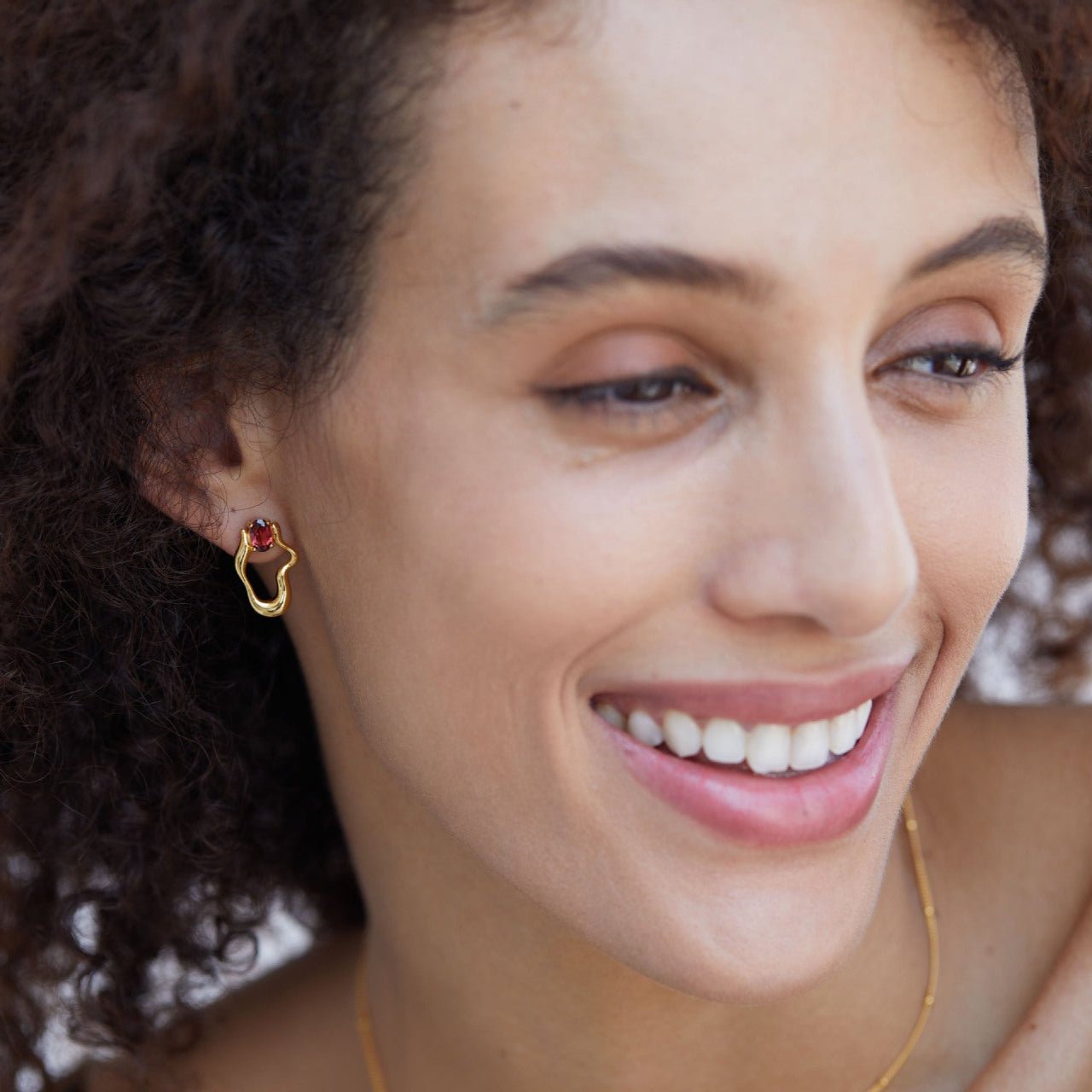 925Silver Natural Garnet Earrings with Flowing Line Design, Niche Electroplated18K Golden Versatile New Women's Earrings